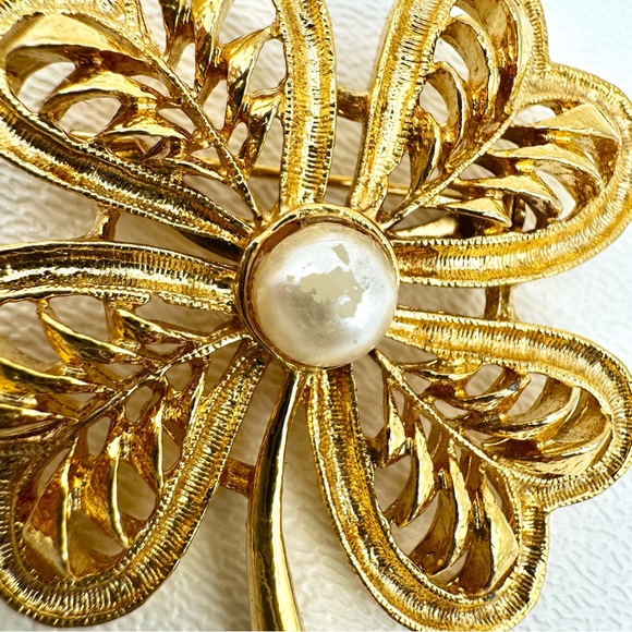 🟢 5/$20 VTG Gerry’s Gold 4-Leaf Clover Brooch Pearl SIGNED Pin Boho Four Leaf - Picture 8 of 13